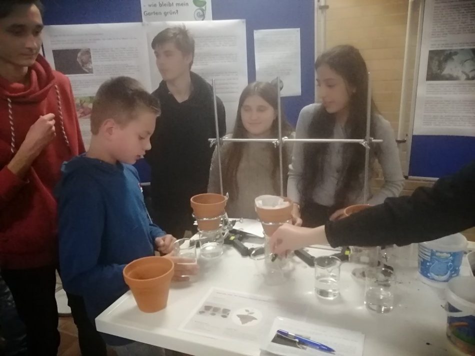 Zur ersten „Monday for Future-Messe” lud das Reckenberg-Berufskolleg ein. An verschie-denen Ständen erfuhren junge und ältere Besucher vieles zum Thema Nachhaltigkeit im Alltag.